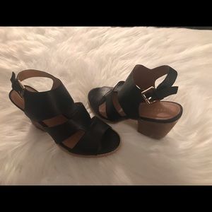 Very Volatile Los Angeles Sandals